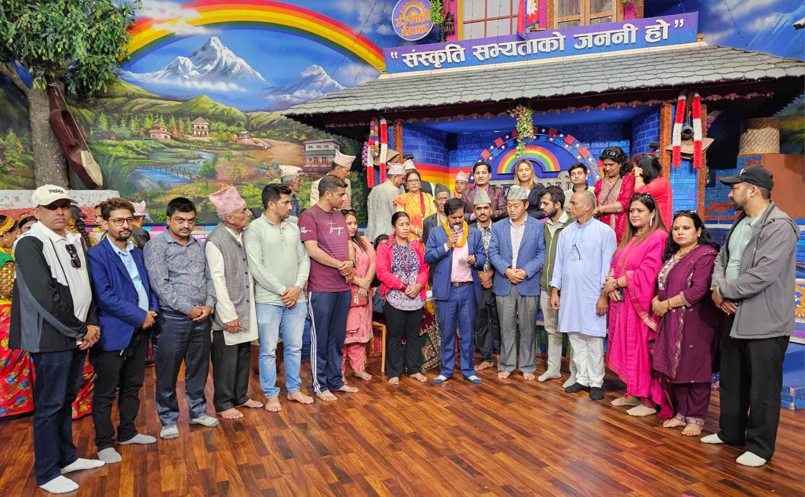 प्रभा एलुम्नाइद्वारा विरामी शिक्षकलाई सहयोग रकम हस्तान्तरण