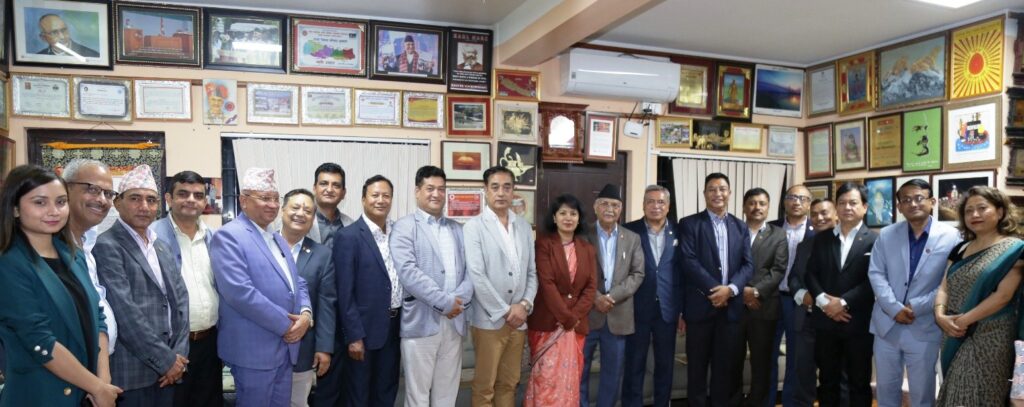 चेम्बर टोली ओली निवासमा, शिथिल अर्थतन्त्रलाई ट्रयाकमा ल्याउन आग्रह