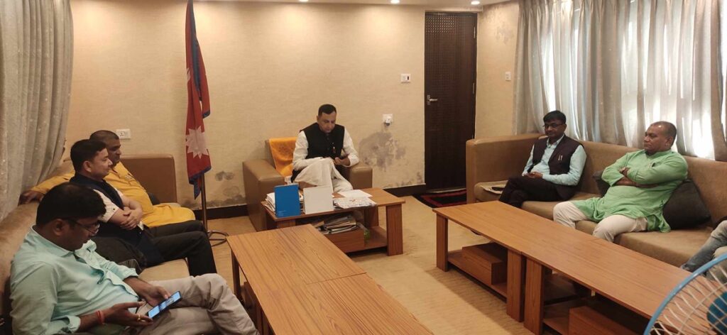 मधेस सरकारबाट बाहिरियो माओवादी, दुई मन्त्रीले बुझाए राजीनामा