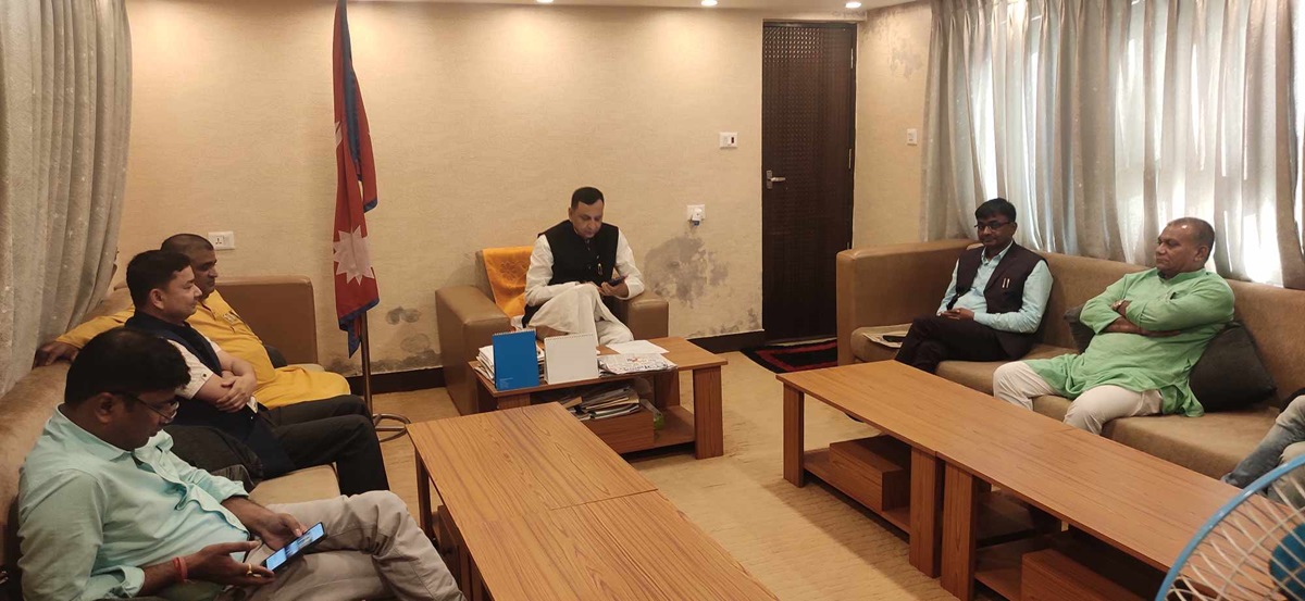 मधेस सरकारबाट बाहिरियो माओवादी, दुई मन्त्रीले बुझाए राजीनामा