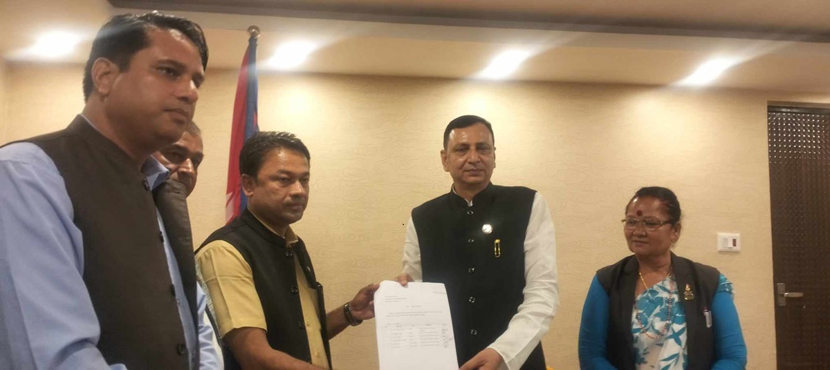 मधेश सरकारबाट एमाले पनि बाहिरियो, मुख्यमन्त्री यादव अल्पमतमा