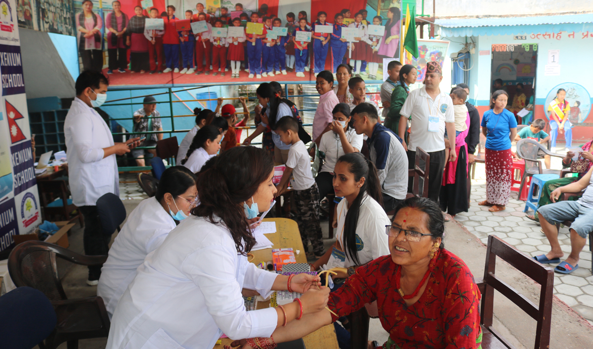 ललितपुर इमाडोलमा सुनापाती पोलिक्लिनिकको निःशुल्क स्वास्थ्य शिविर, करिब ५ सय सेवाग्राहीले लिए लाभ