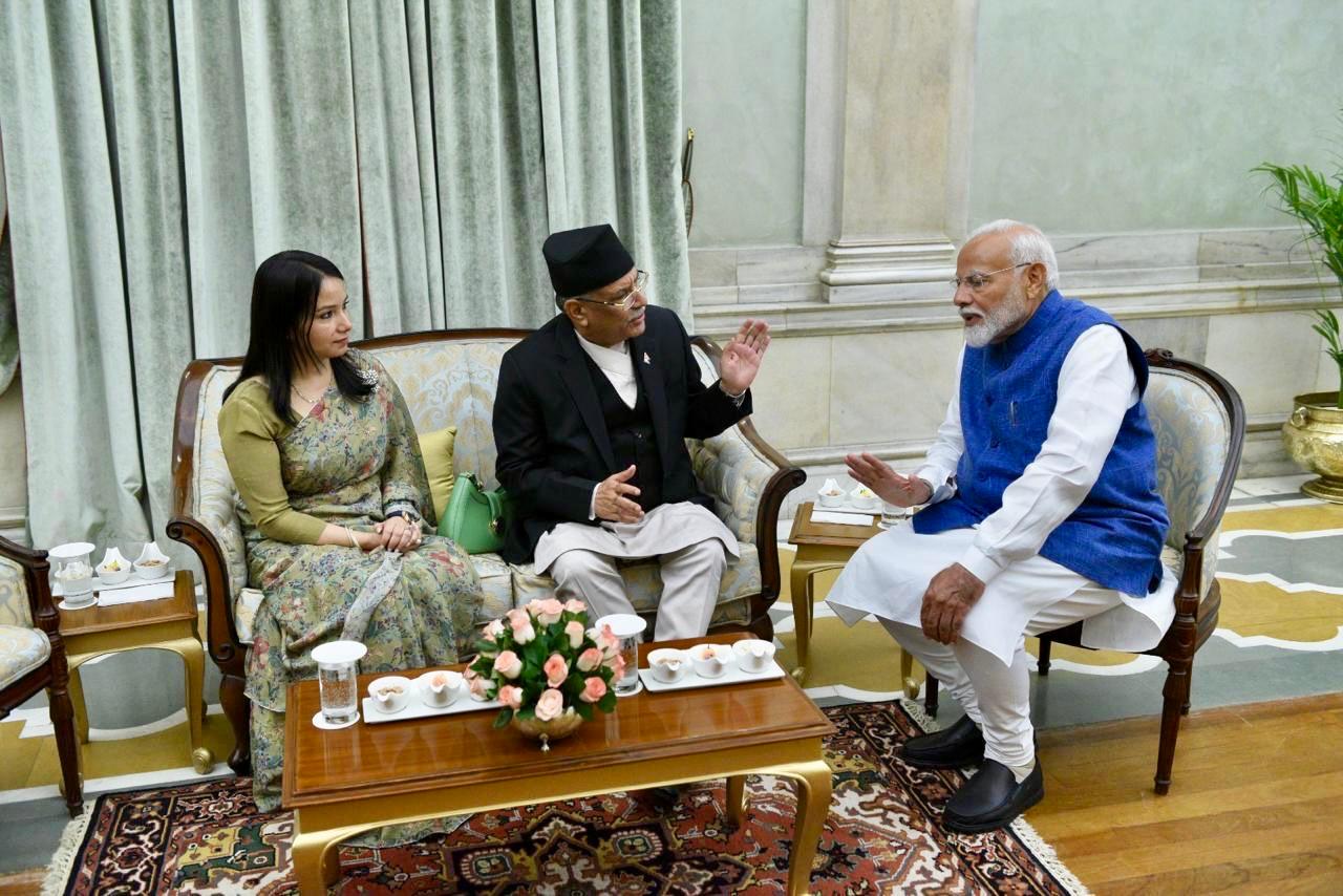 प्रधानमन्त्री दाहाल र भारतका प्रधानमन्त्री मोदीबीच भेटवार्ता