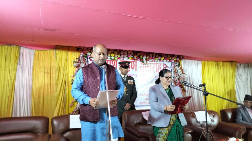 मधेशका मुख्यमन्त्री सतिश सिंहले लिए शपथ