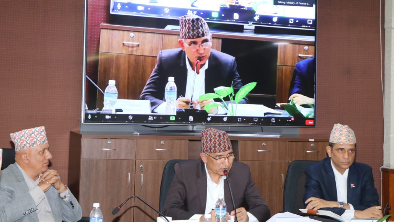 राजस्व संकलनको लक्ष्य पूरा गर्नेगरी काम गर्न अर्थमन्त्री पौडलको निर्देशन