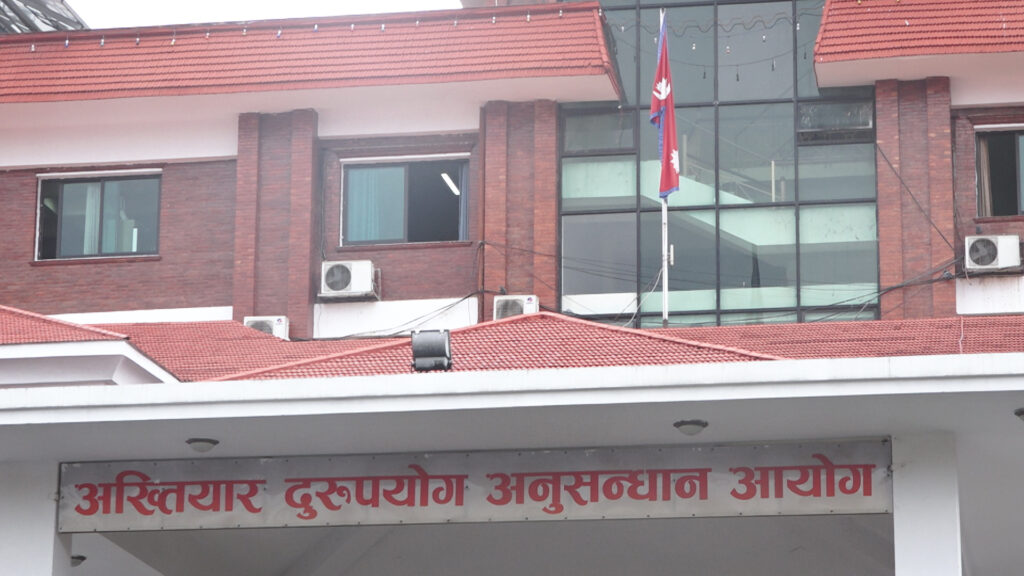 राप्ती स्वास्थ्य विज्ञान प्रतिष्ठानका पूर्वउपकुलपति भण्डारीलगायत १३ जनामाथि भ्रष्टाचारको मुद्दा दायर