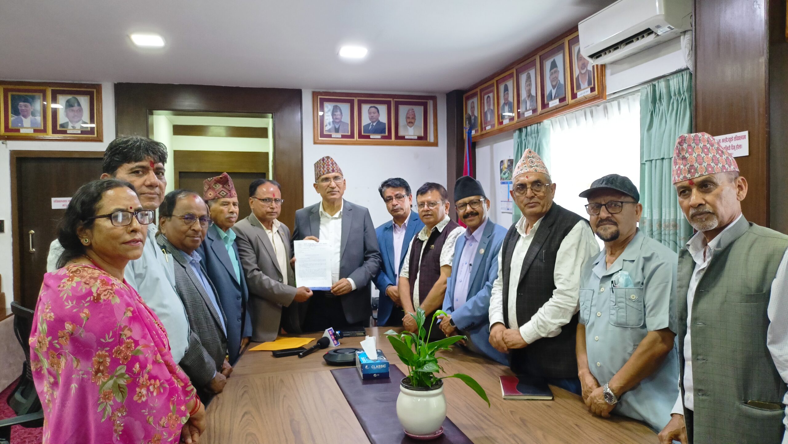 घरेलु तथा साना उद्योगलाई प्रवद्र्धन गर्ने सरकारको स्पष्ट नीति छ : अर्थमन्त्री पौडेल