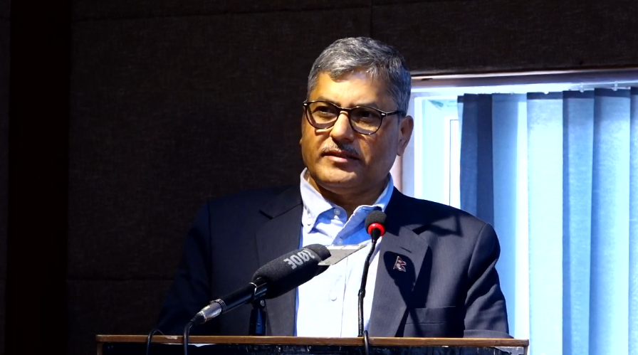 मौद्रिक नीतिलाई अनुशरण नगरे शिथिलता कायमै रहन्छ : गभर्नर अधिकारी