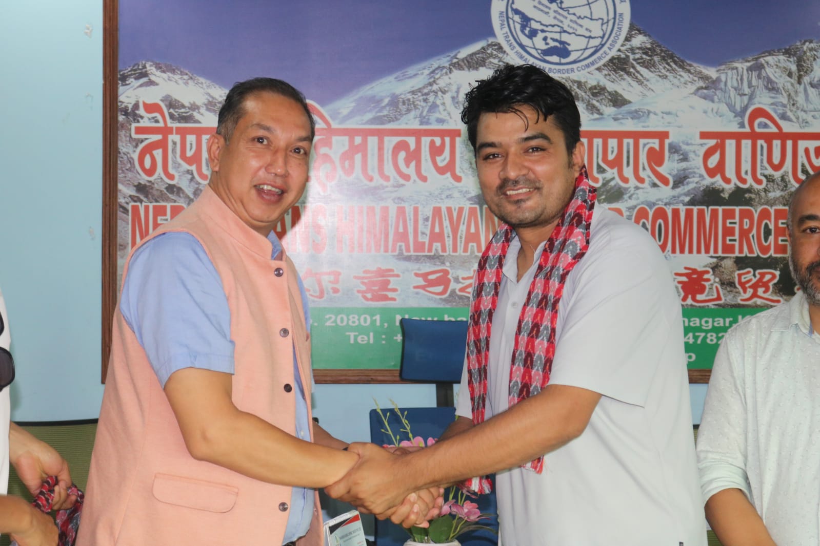 चाइनीज एम्बेसीको निमन्त्रणामा हिमालय सीमापार वाणिज्य संघको जम्बो टोली चिन जाँदै