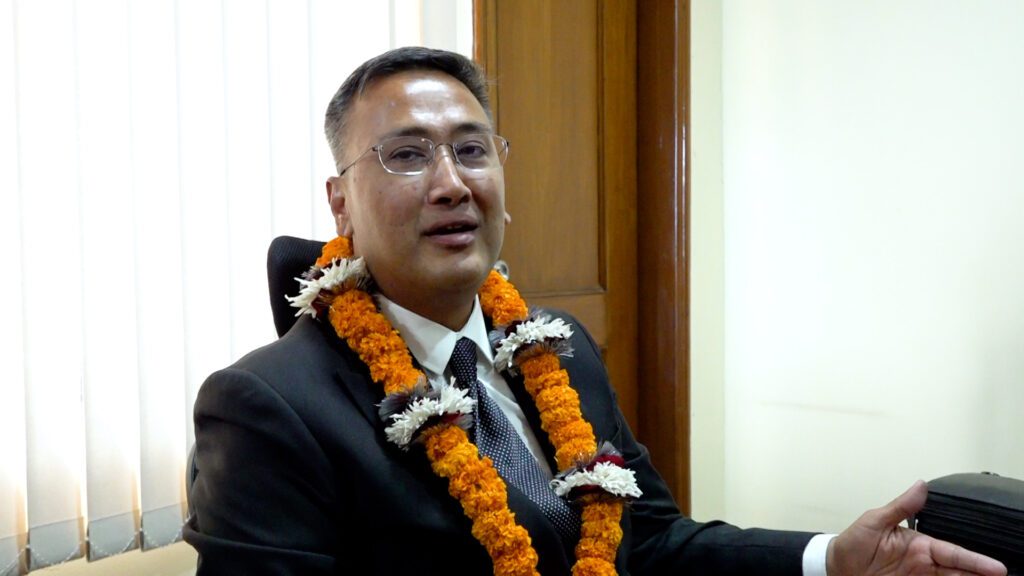 धितोपत्र बोर्डका नव नियुक्त अध्यक्ष श्रेष्ठले गरे पदभार ग्रहण