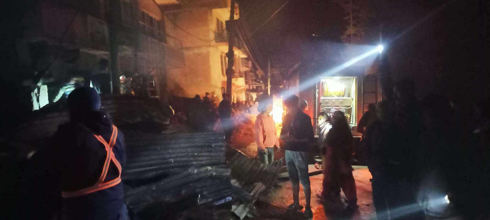फर्निचर उद्योगमा आगलागी हुदा एक जनाको मृत्यु, एक घाइते