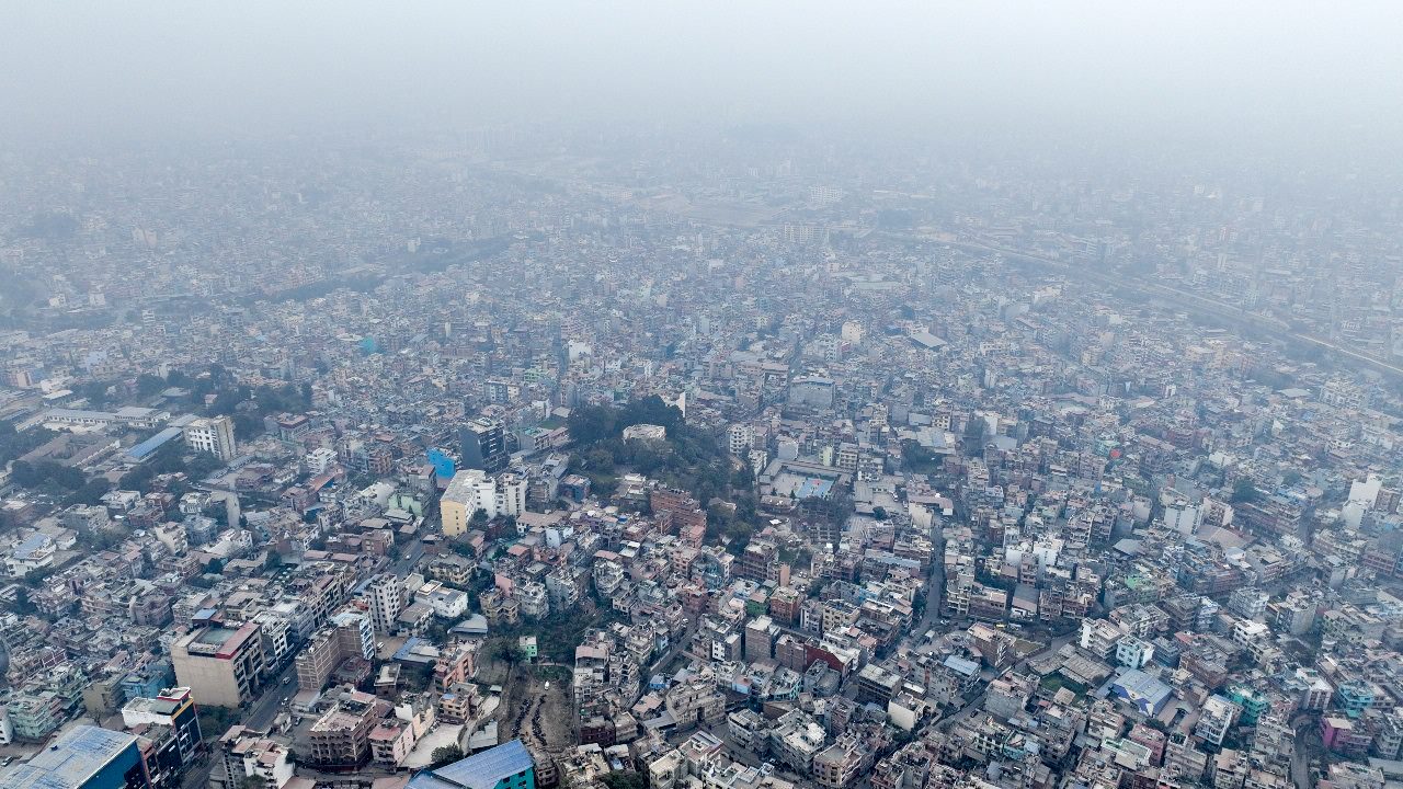 वायु प्रदूषणले धुम्म बन्यो काठमाडौं (तस्वीरहरु)