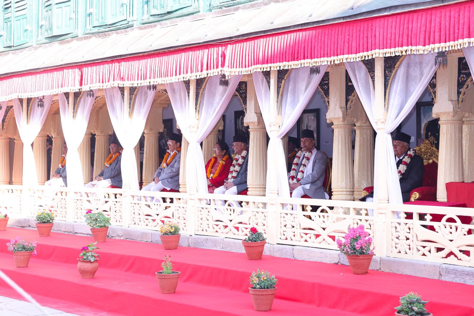राष्ट्रपति र प्रधानमन्त्रीले गरे हनुमानढोका पुगेर वसन्त श्रवण (तस्वीरहरु)