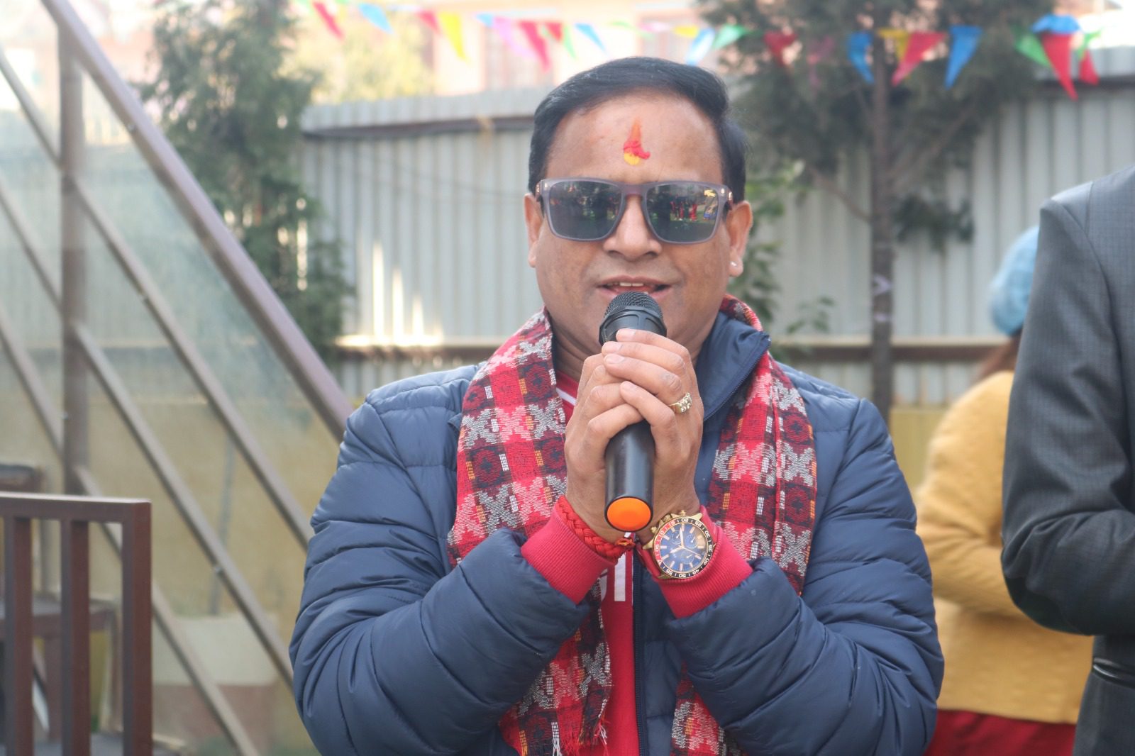 बालबालिकासँग रमाए जितु (फोटोफिचर)