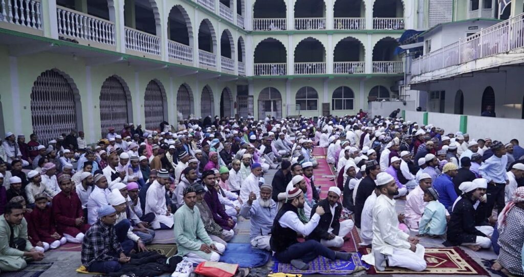 ‘इद उल फित्र’ पर्वको रौनक (तस्बिरहरू)