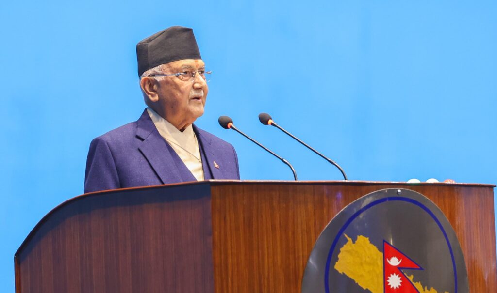 कुलमान बर्खास्तप्रति ओलीको जवाफ : ‘मन्त्रीसँग सहकार्य नगर्ने कर्मचारी हट्छन्’
