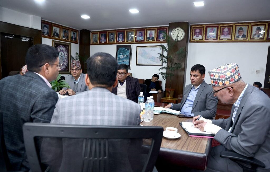 बजेटबारे स्वास्थ्य र उद्योग मन्त्रालयसँग छलफल