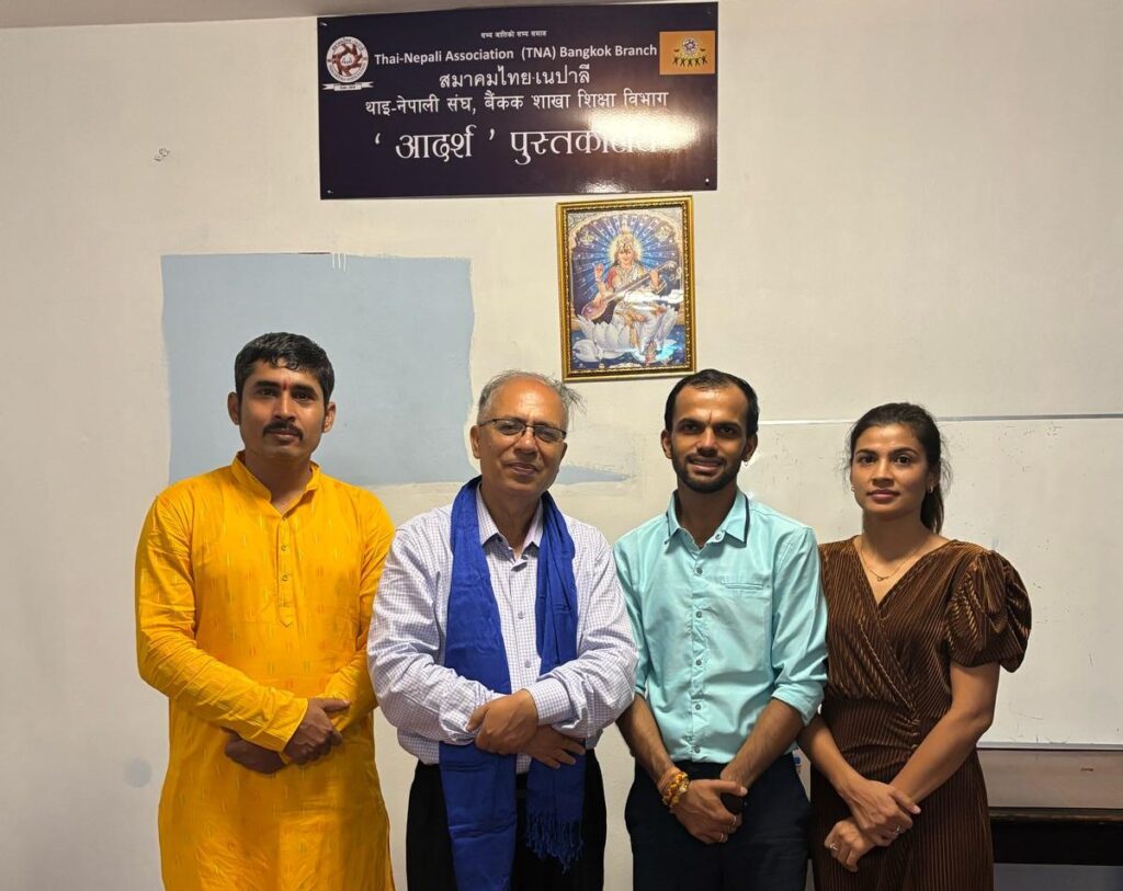 निबन्धकार नयाँघरेले गरे थाई नेपाली ‘आदर्श’ पुस्तकालयको अवलोकन