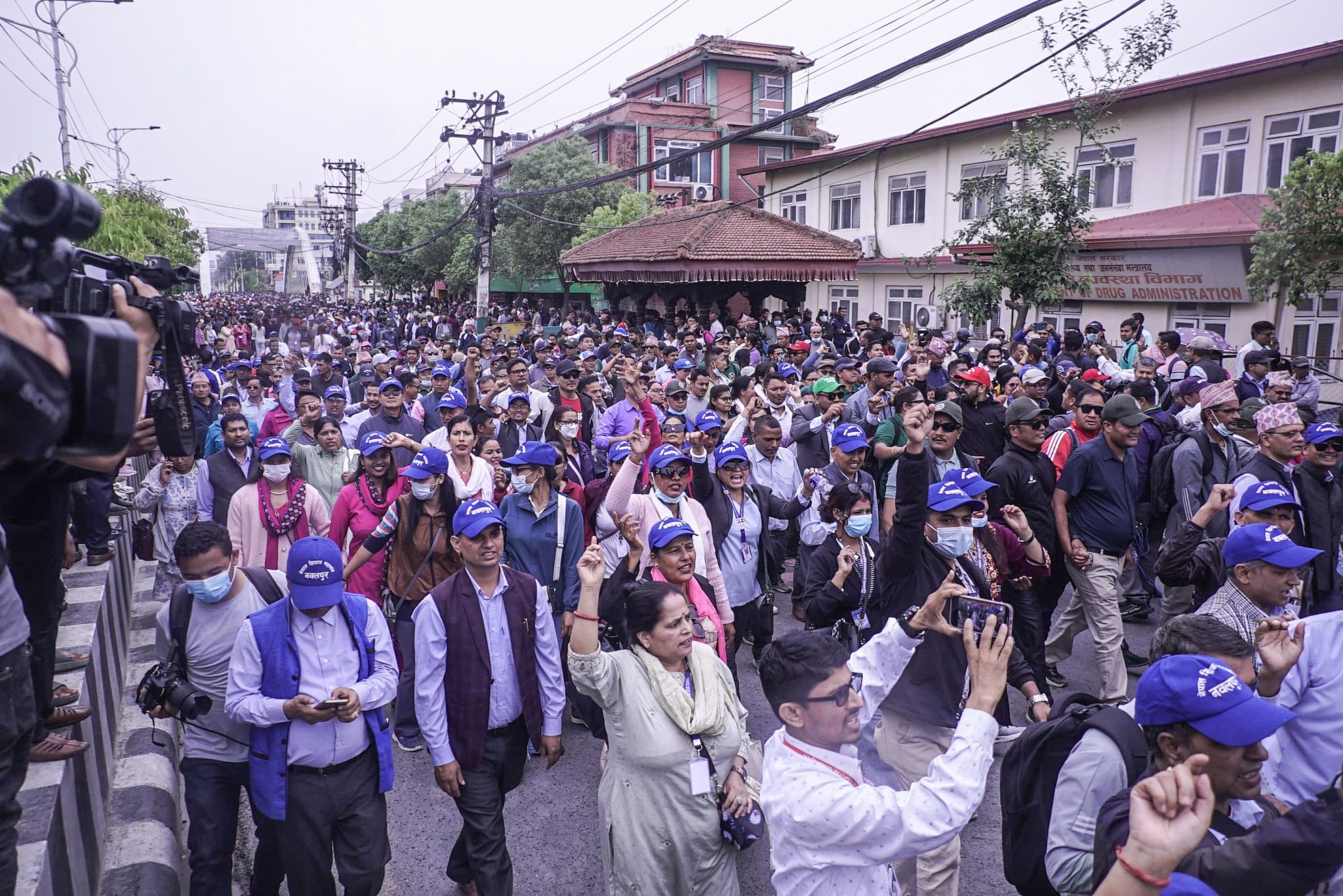 २७औँ दिन पनि नाराजुलुससहित सडकमा उत्रिए शिक्षक (तस्वीरसहित)