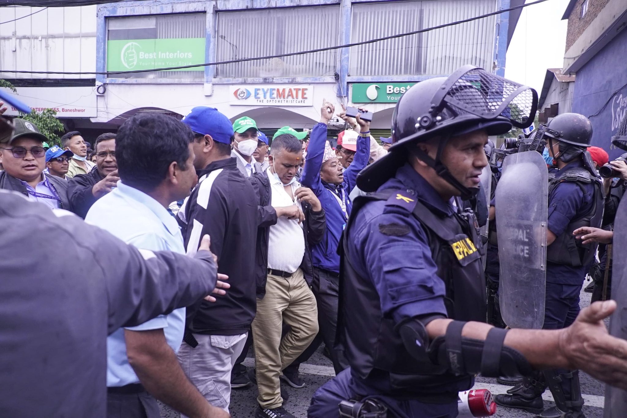 २७औँ दिन पनि नाराजुलुससहित सडकमा उत्रिए शिक्षक (तस्वीरसहित)