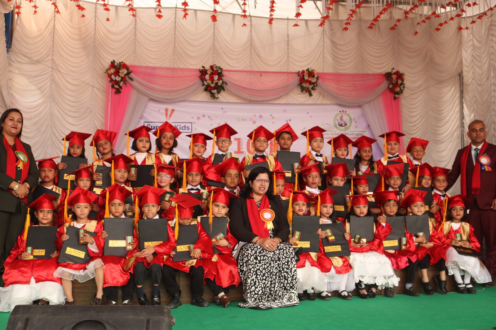 यूरो स्कुल सृजनानगर : एकैपटक ३९ जना विद्यार्थी भए दिक्षित (फोटोफिचर)