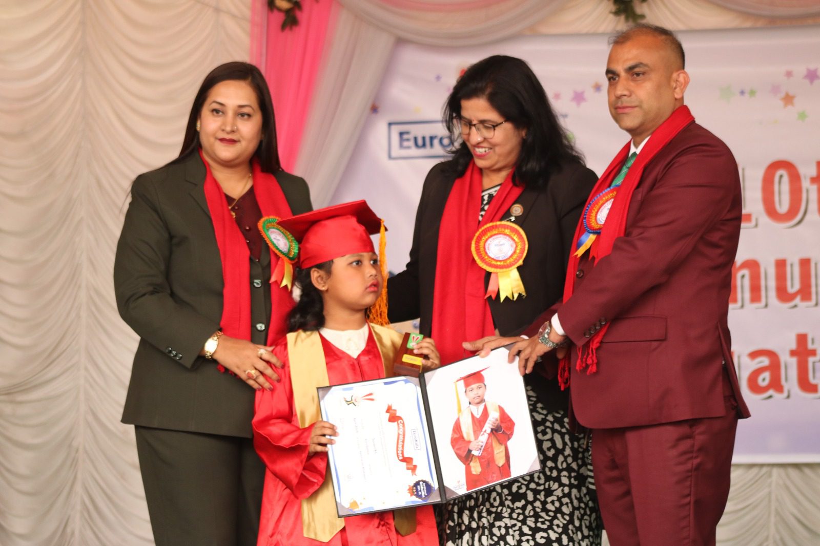 यूरो स्कुल सृजनानगर : एकैपटक ३९ जना विद्यार्थी भए दिक्षित (फोटोफिचर)
