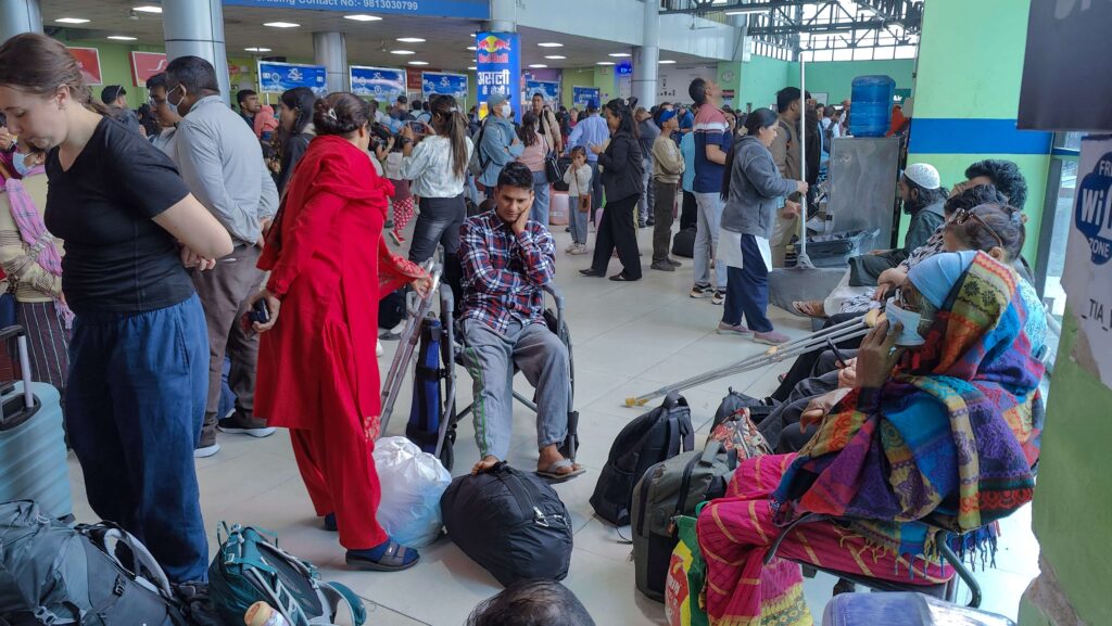 अत्याधिक वायु प्रदूषणले हवाइ उडान प्रभावित : यात्रुहरु अलपत्र, व्यवसायी निराश