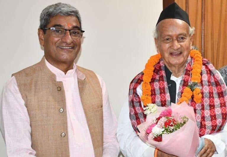 गृहमन्त्री लेखक र भाजपा नेता कोश्यारीबिच भेटवार्ता