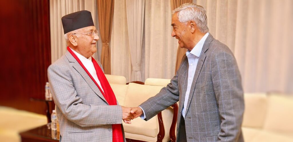 प्रधानमन्त्री ओली र देउवाबीच भेटवार्ता हुदै, मन्त्री हेरफेरका विषयमा छलफल हुने