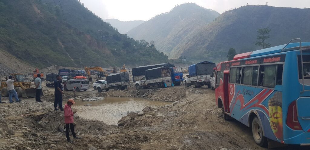 बीपी राजमार्गमा रातको समयमा यात्रुबाहक सवारी साधन सञ्चालनमा रोक