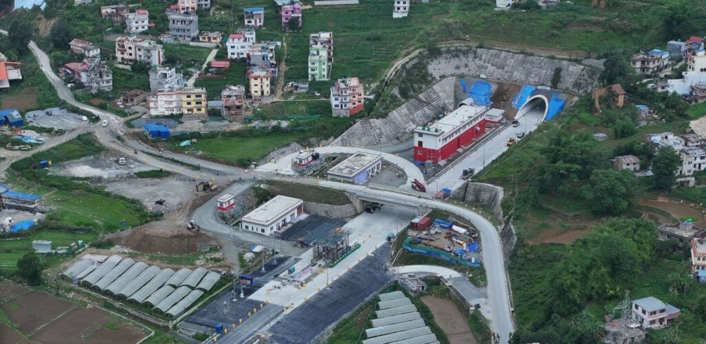तस्बिरमा हेर्नुहोस् बलम्बु फ्लाइओभर र सुरुङ मार्ग