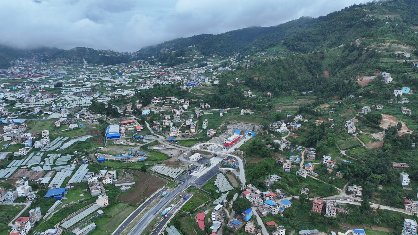 तस्बिरमा हेर्नुहोस् बलम्बु फ्लाइओभर र सुरुङ मार्ग