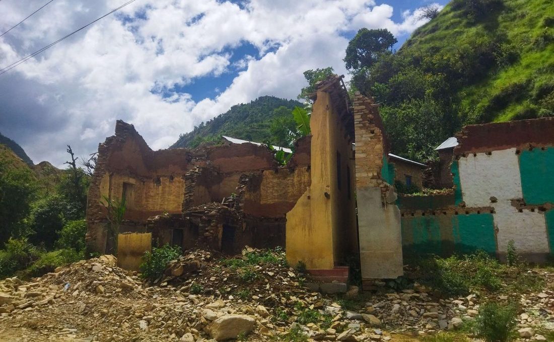 अझै पुनः निर्माण हुन नसकेका बाढीले बगाएका पनौतीका संरचनाहरू (तस्बिरहरू)