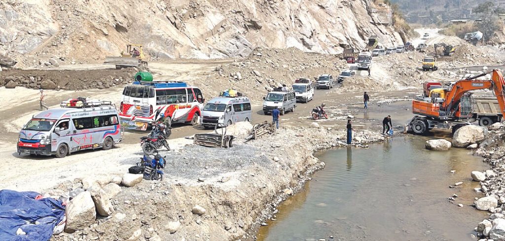 अवरुद्ध बिपी राजमार्ग एकतर्फी रूपमा सञ्चालनमा