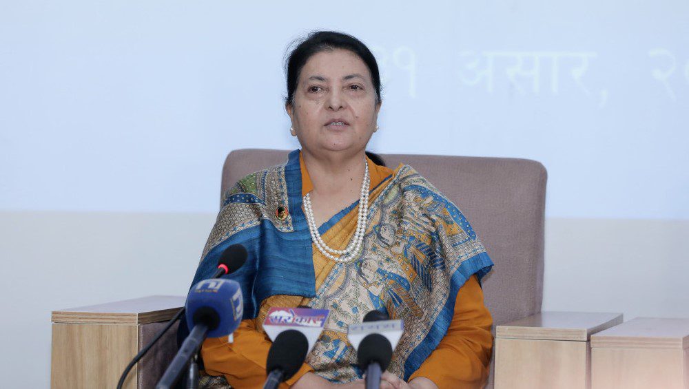 म पछि हट्दिनँ, मेरो पक्षमा बोल्नेहरूलाई आतंकित पार्ने काम बन्द होस् : पूर्वराष्ट्रपति भण्डारी