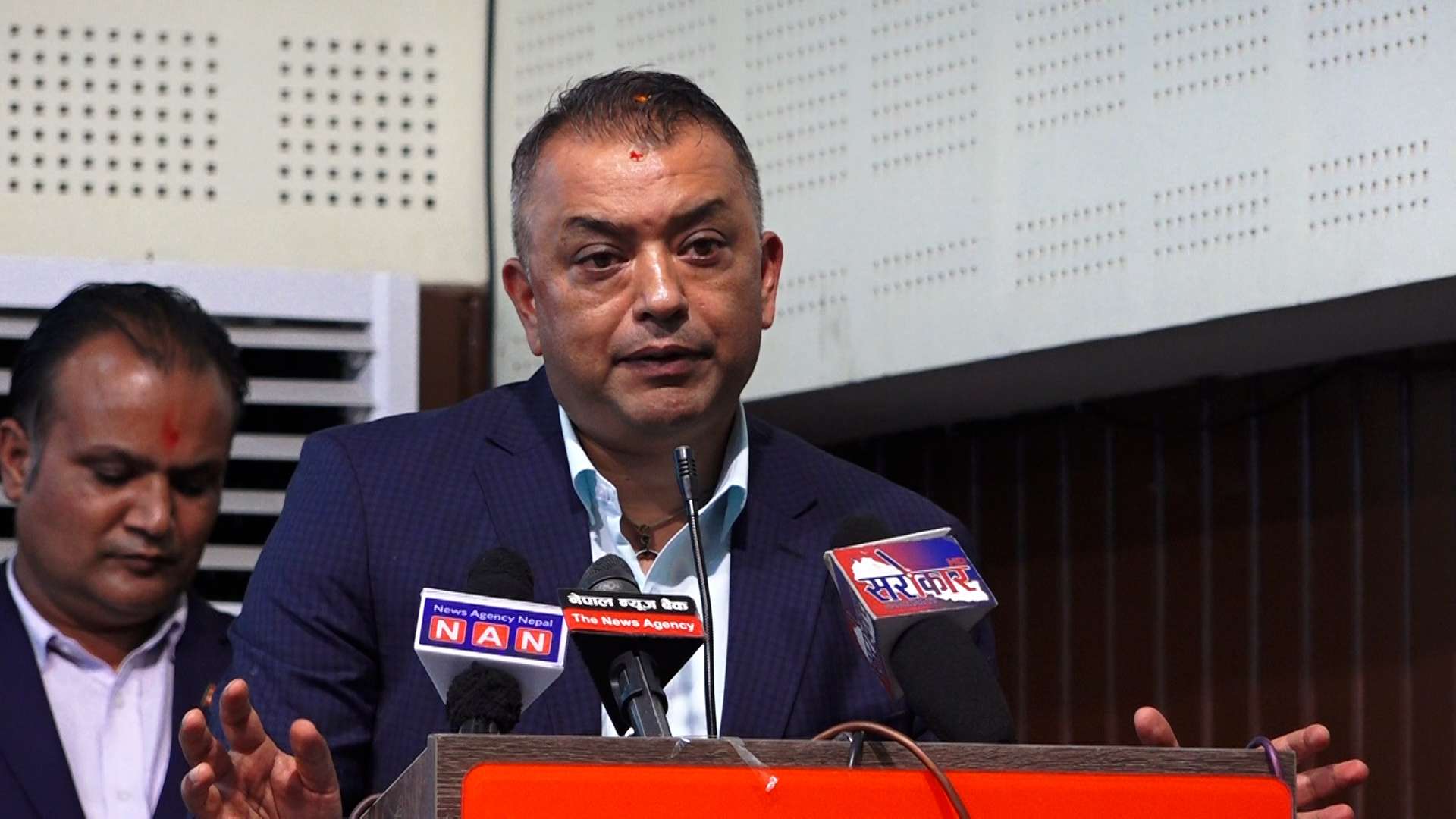 सरकाले सुरुमा गति लिएको थियो, अहिले बरालिएको छ : गगन थापा