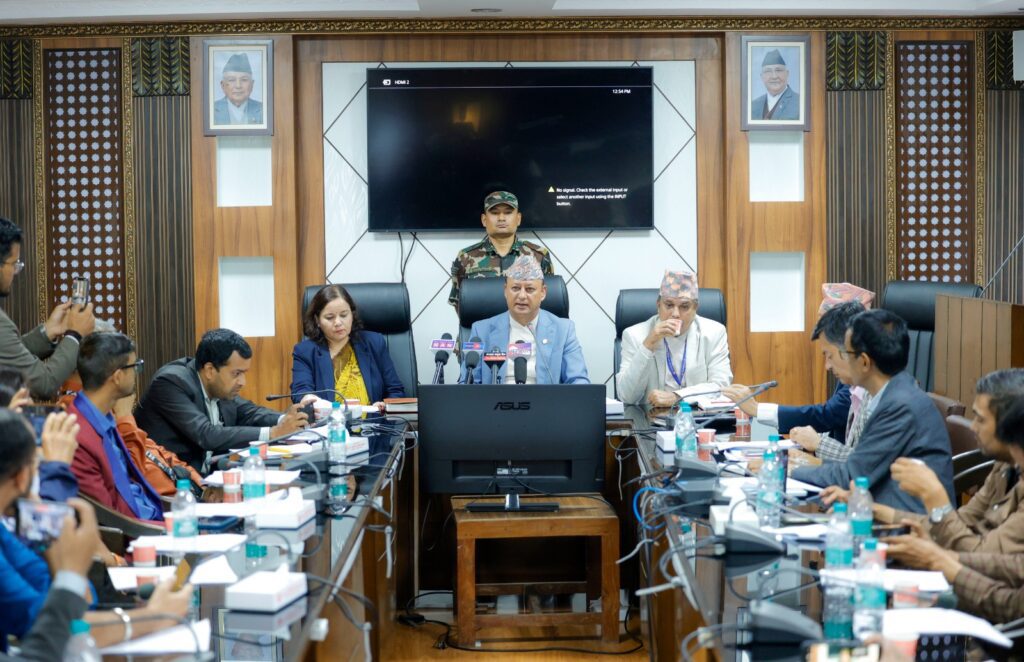 ऊर्जा मन्त्री दीपक खड्काद्वारा एक वर्षको प्रगति विवरण सार्वजनिक