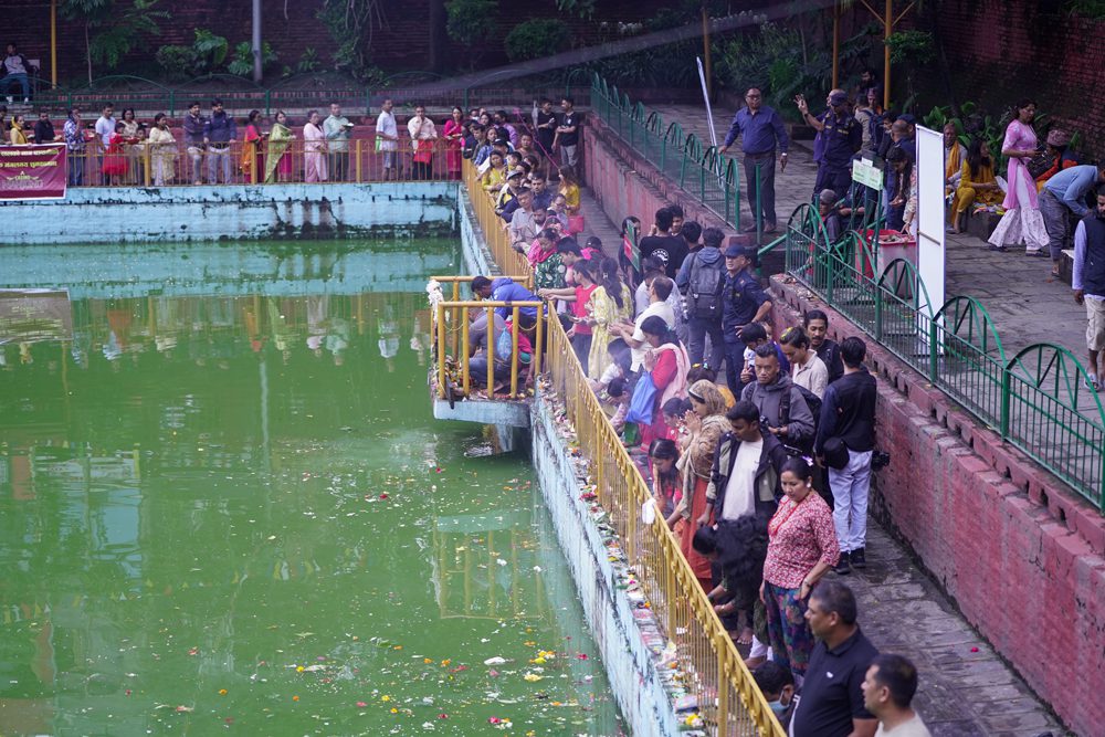 काठमाडौंको नागपोखरीमा यसरी मनाइयो नागपञ्चमी (तस्बिरहरु)