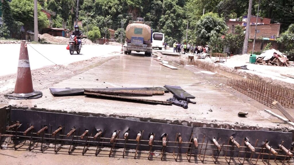 नागढुंगा–मुग्लीन सडकको पुर्वी खण्डमा ४४ प्रतिशत काम सम्पन्न