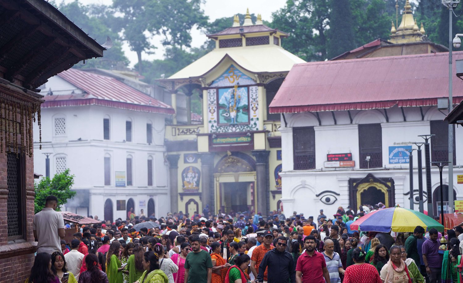 आज साउनको पहिलो सोमबार, यस्तो देखियो पशुपति (तस्बिरहरू)