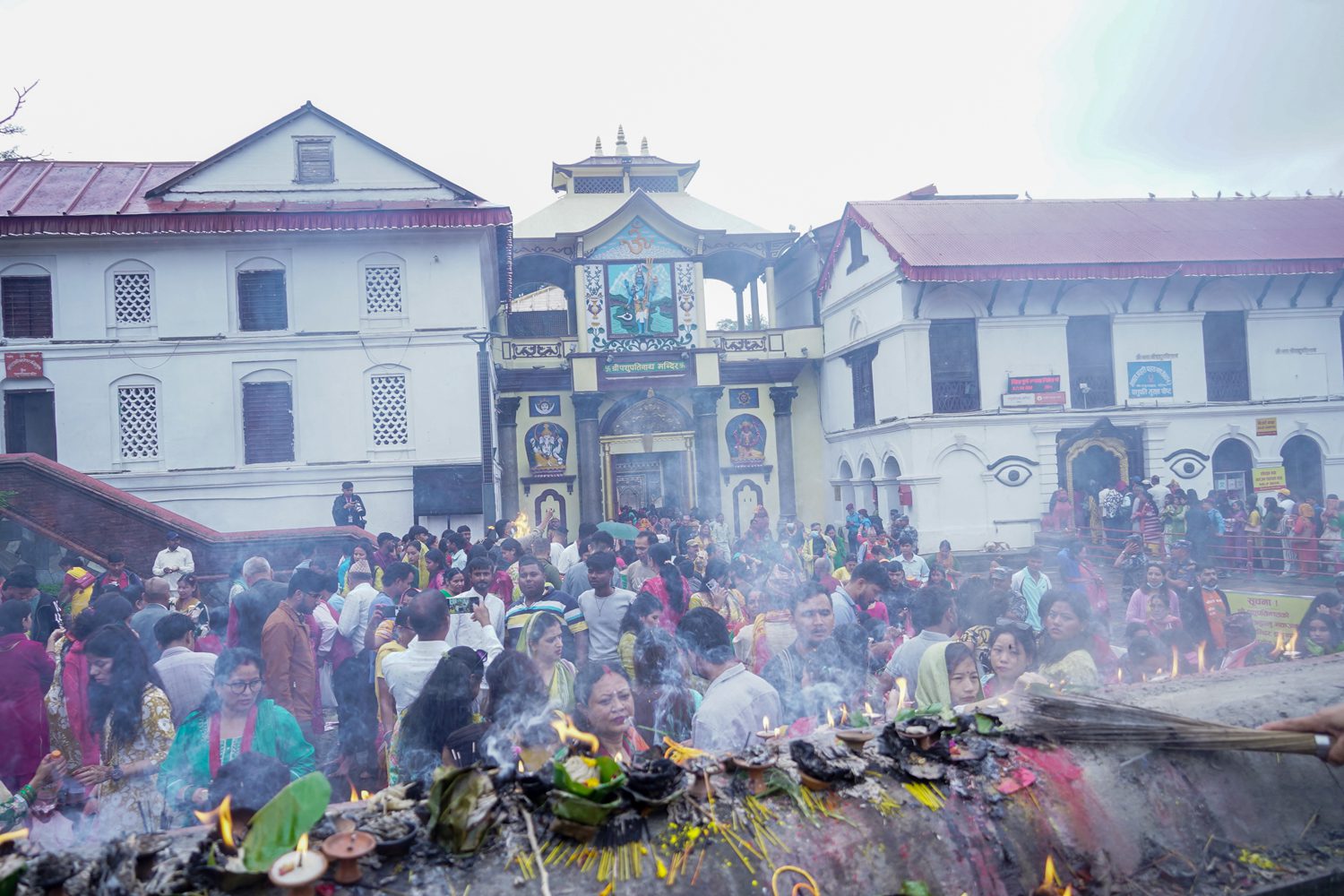 आज साउनको पहिलो सोमबार, यस्तो देखियो पशुपति (तस्बिरहरू)