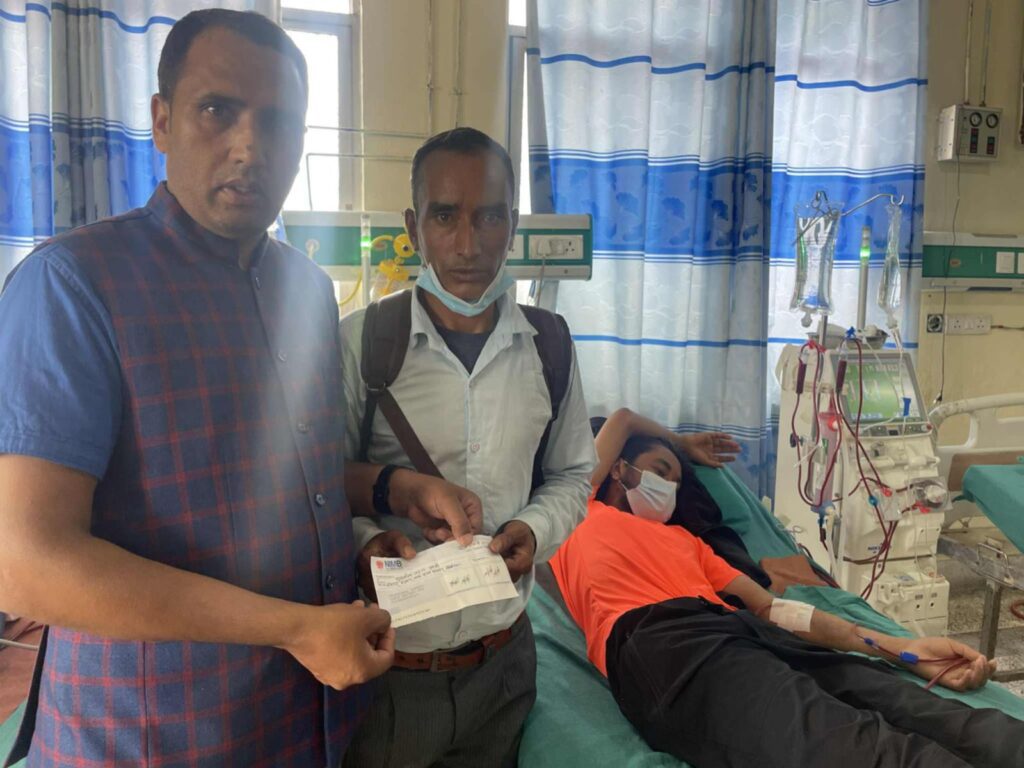 पनौति नगरपालिकाका सुदर्शन खत्रीको दुवै मिर्गौला फेल, सहयोगको अपेक्षामा परिवार