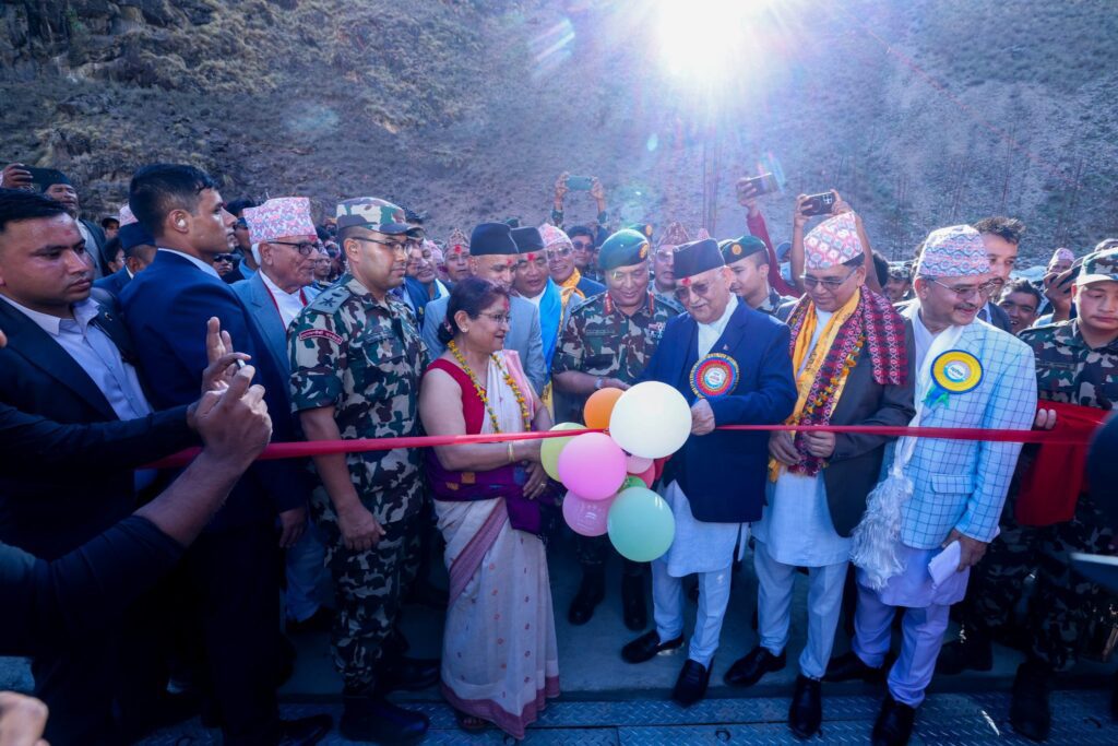 हुम्ला पुगेर प्रधानमन्त्रीले गरे बेलिब्रिज उद्घाटन, सिमकोट राष्ट्रिय सडक सञ्जालमा जोडियो