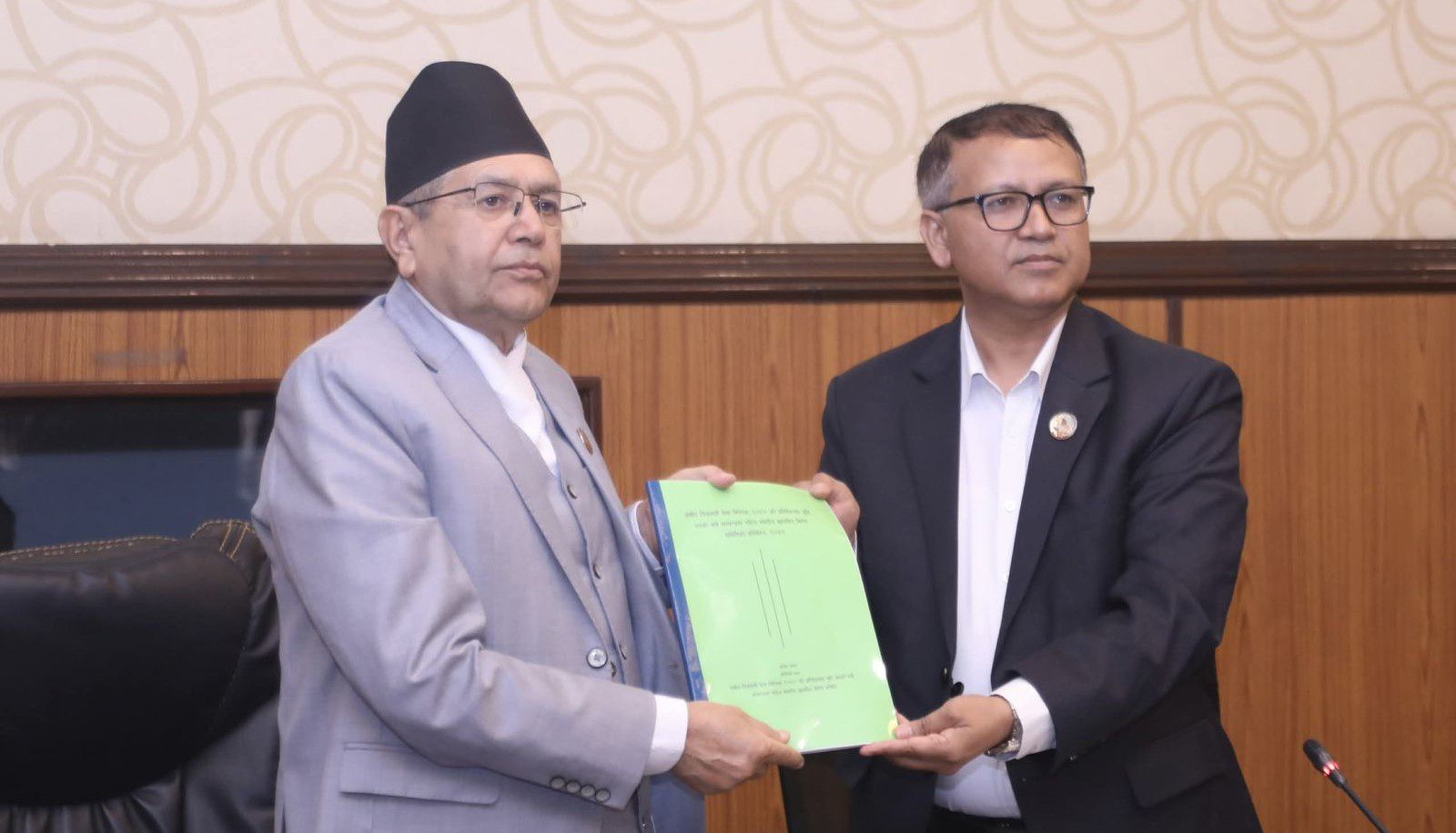 सभामुख घिमिरेसमक्ष ‘कुलिङ पिरियड’ छानबिन समितिको प्रतिवेदन पेस (पूर्णपाठ)