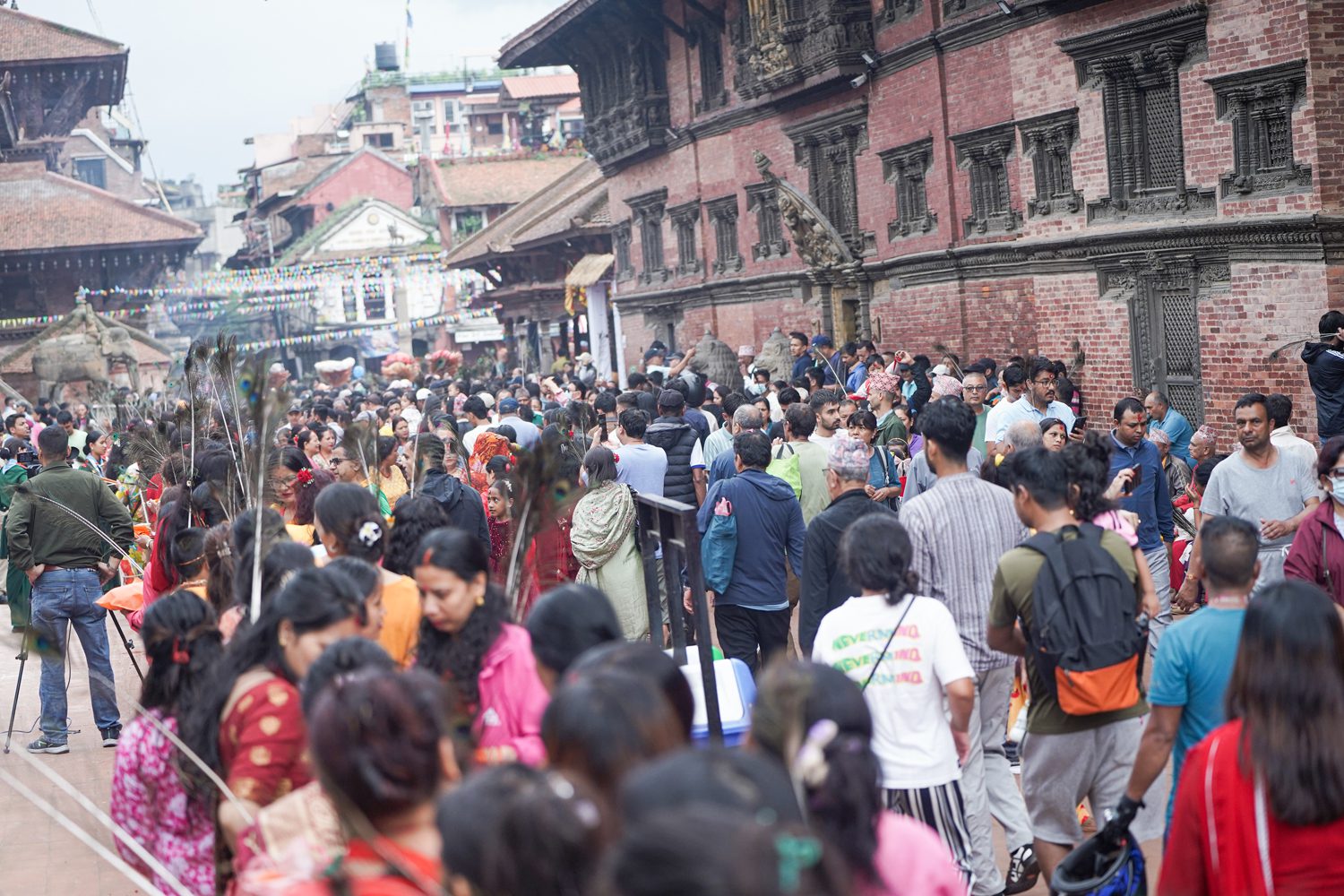 श्रीकृष्ण जन्माष्टमीको अवसरमा पाटन कृष्ण मन्दिरमा भक्तजनहरुको भिड (तस्बिरहरू)