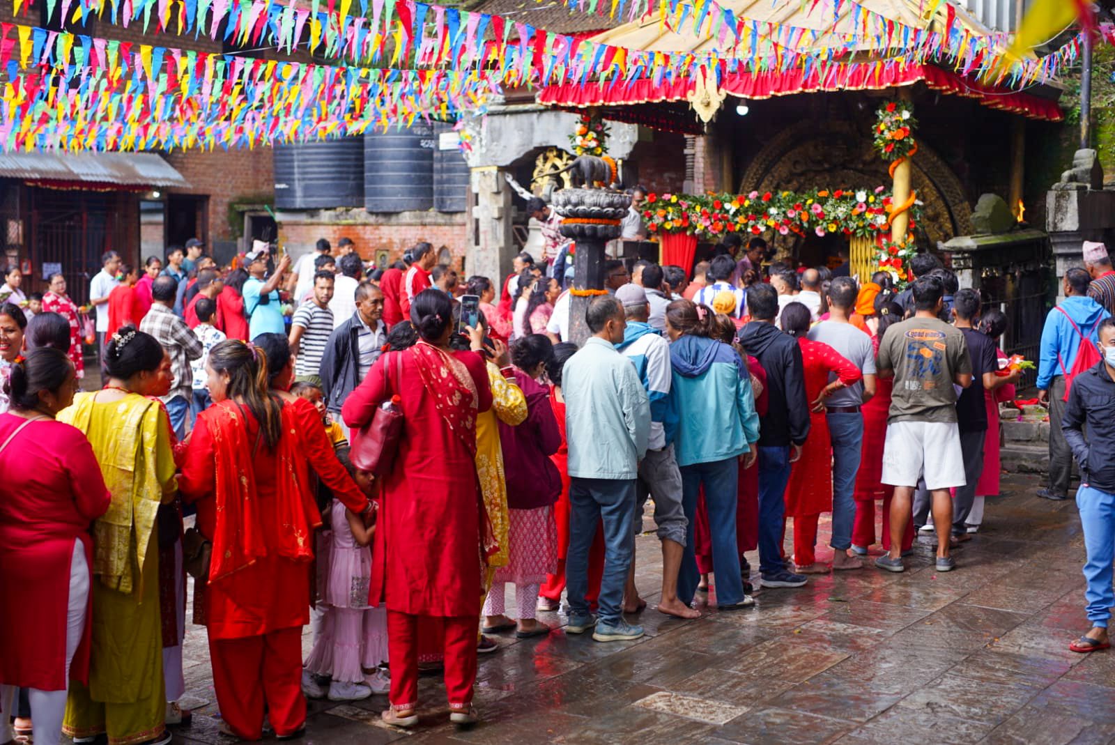 सूर्यविनायक गणेश मन्दिरमा भक्तजनको घुइँचो (तस्वीरहरु)