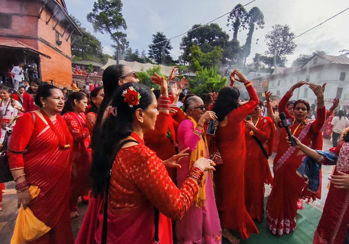 पशुपतिनाथमा तीजको रौनक (तस्वीरहरु)