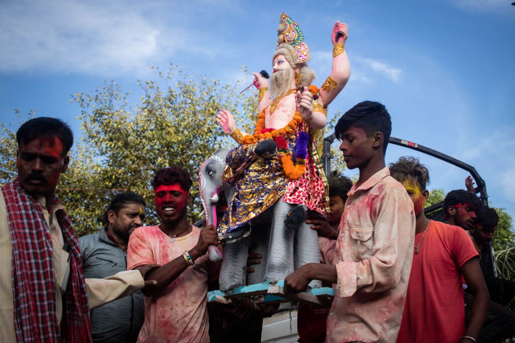 आज विश्वकर्मा पूजा गरिदै