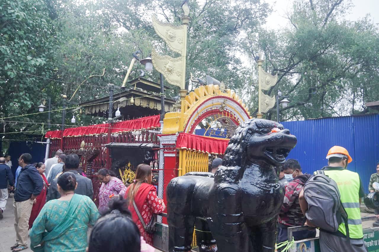 घटस्थापनाका दिन भद्रकालीमा दर्शन र गाडी पूजा गर्नेहरूको घुइँचो (तस्वीरहरु)