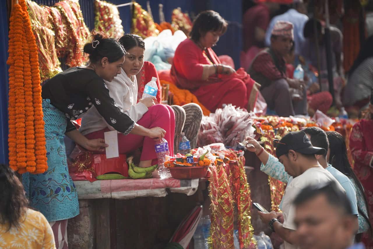 घटस्थापनाका दिन भद्रकालीमा दर्शन र गाडी पूजा गर्नेहरूको घुइँचो (तस्वीरहरु)